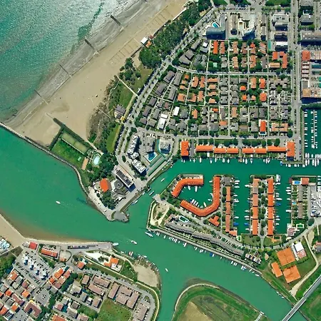 Excellent Location For A Flat With Shared Pool Porto Santa Margherita di Caorle